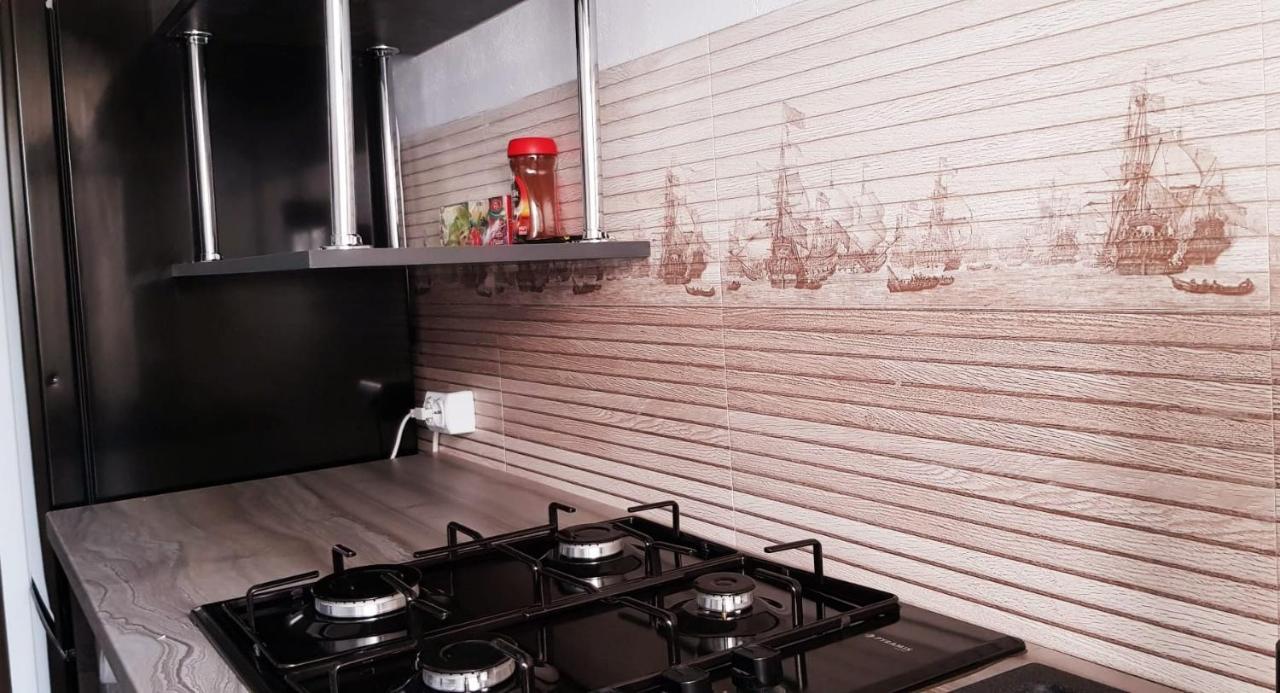 Apartament Confortabil In ทาร์กู จิอู ภายนอก รูปภาพ