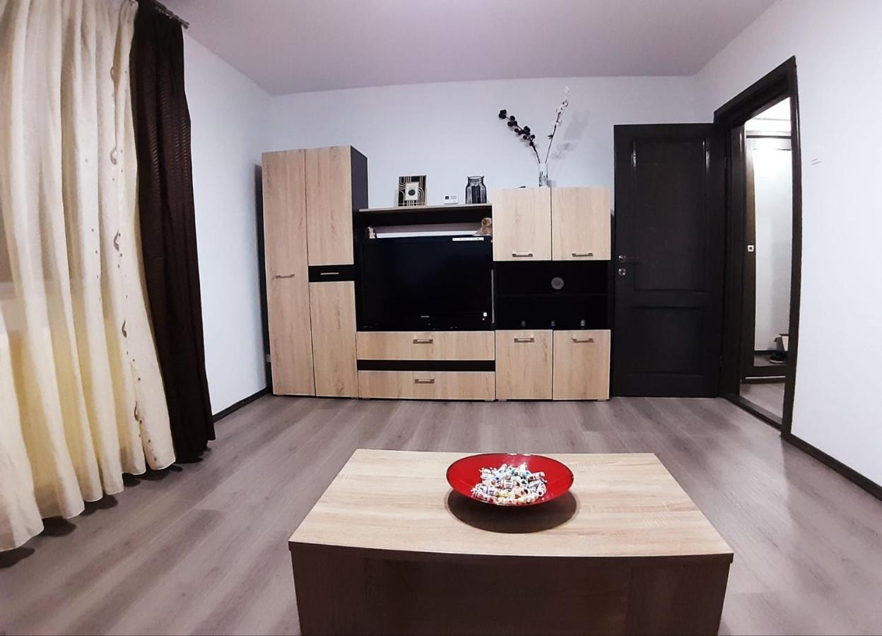 Apartament Confortabil In ทาร์กู จิอู ภายนอก รูปภาพ