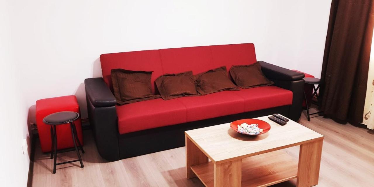 Apartament Confortabil In ทาร์กู จิอู ภายนอก รูปภาพ